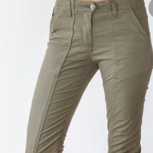 Veronica beard Field 9.5” cargo 26